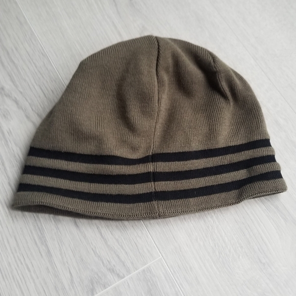 Recersable Adidas hat - Picture 4 of 6